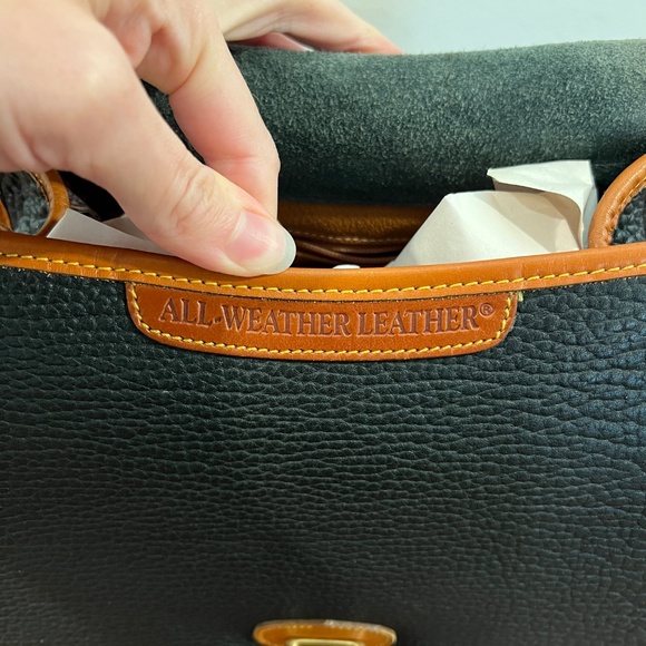 VTG 1990s Dooney & Bourke All Weather Leather Medium Essex Bag Black/Tan Trim - Picture 10 of 16